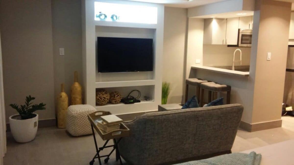 Enchanted 17 Jewel Beachfront Luquillo -Pool 外观 照片