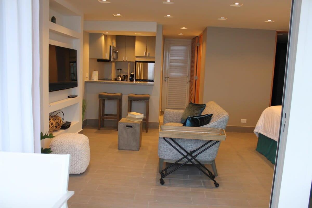 Enchanted 17 Jewel Beachfront Luquillo -Pool 外观 照片