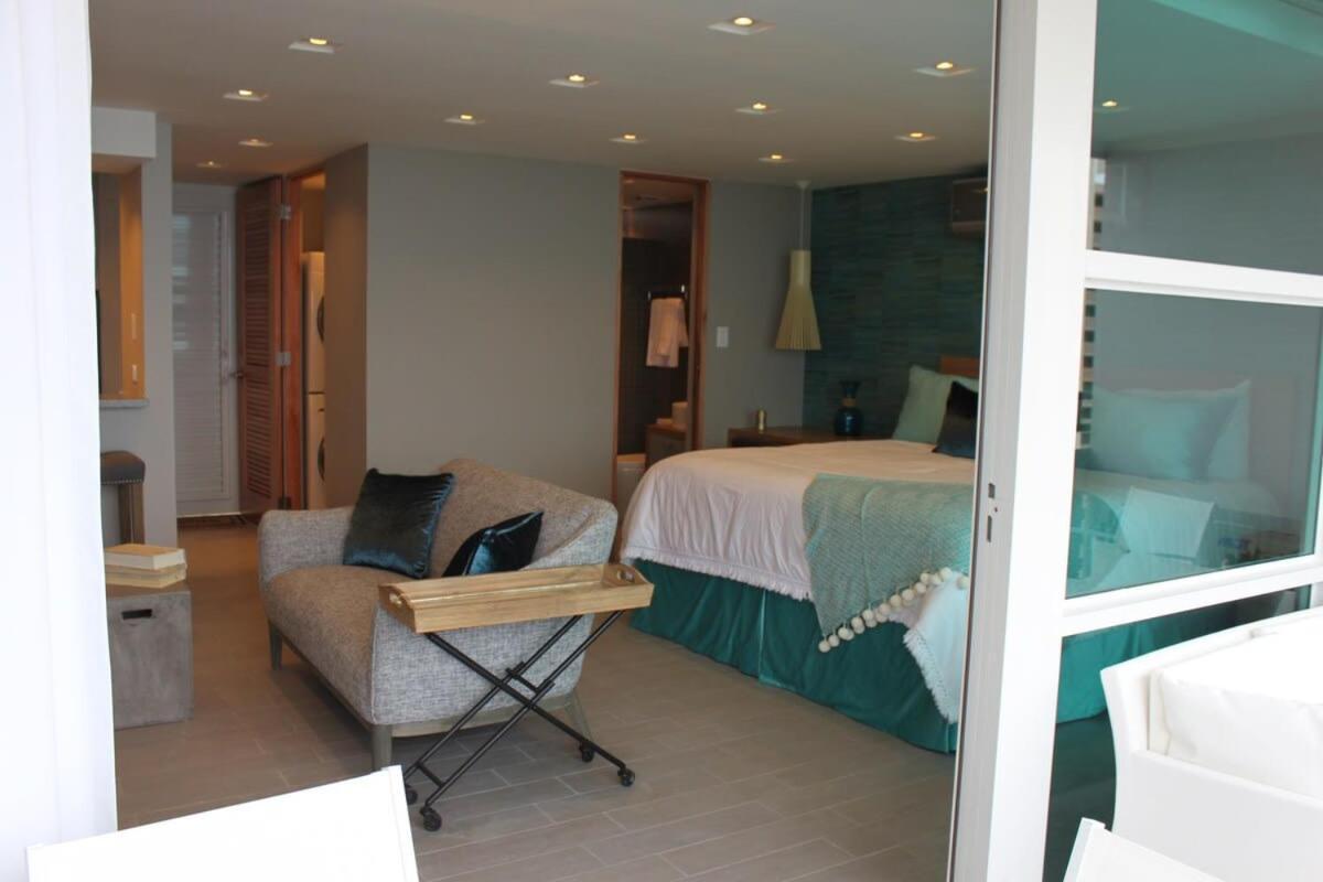 Enchanted 17 Jewel Beachfront Luquillo -Pool 外观 照片